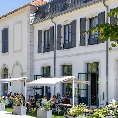 Au Chateau 3*