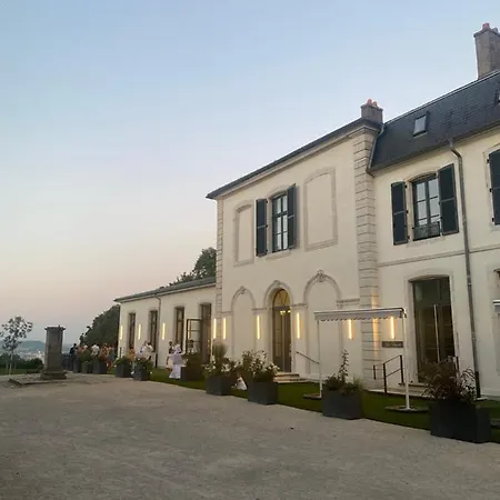 Au Chateau 호텔 3*