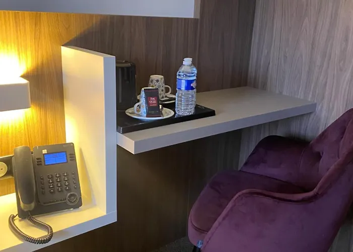 Au Chateau Отель 3*